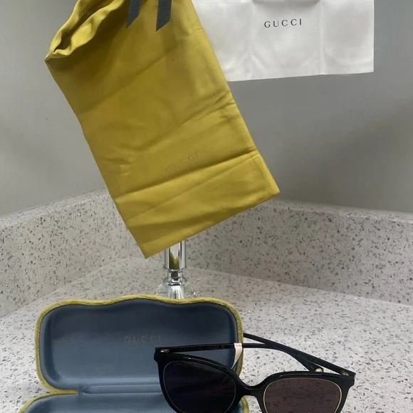 NWT Gucci black/Gold lining GG1076S